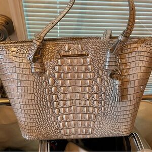 Brahmin purse.  In like new condition. Creamy beige white,  gold shading
